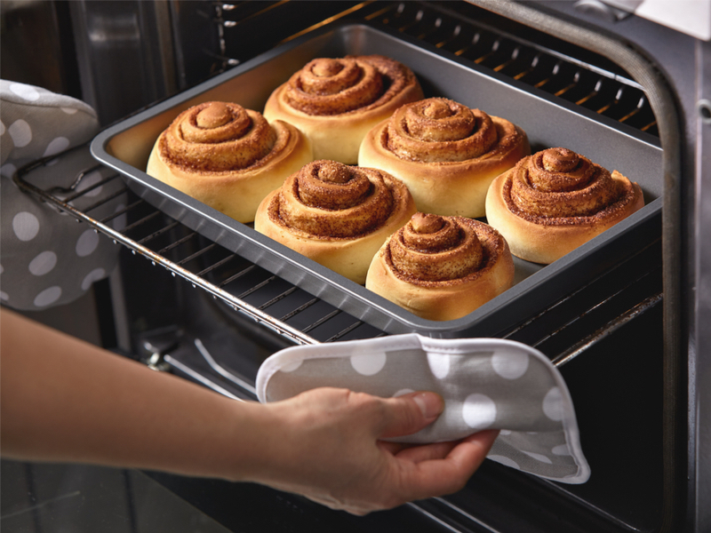 Para quienes amamos amasar en casa o intentamos tener un negocio de nuestra pasión panadera, sabemos que tener buenas herramientas para lograrlo es básico. ¿Has escuchado hablar del horno convencional…