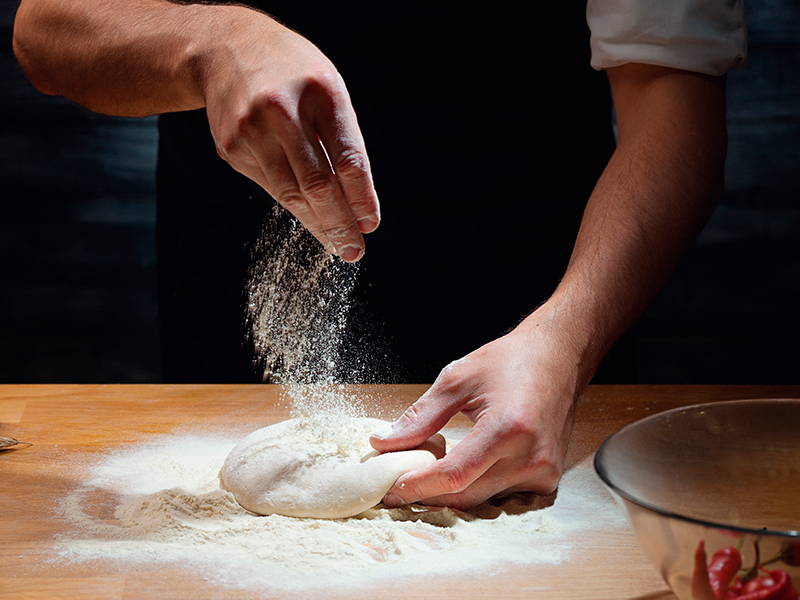 El amasado es una parte fundamental en la elaboración del pan, ya que contribuye a desarrollar el gluten y proporcionar estructura a la masa, además de ser una actividad muy…