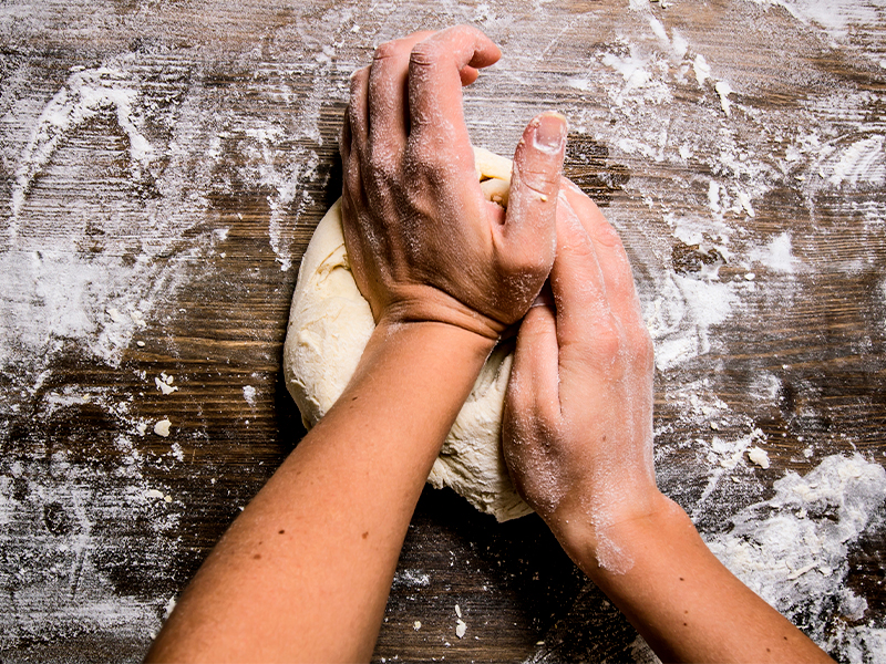 Amasar la masa en panadería es un arte que requiere práctica y atención. Cada panadero tiene su estilo y técnicas preferidas, vamos a compartirte tres consejos adicionales que pueden ayudarte…