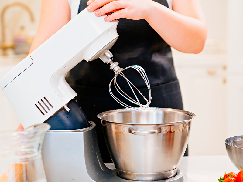 En la búsqueda de perfeccionar nuestras habilidades culinarias, la batidora se ha convertido en un instrumento invaluable en la cocina. Además de su capacidad para mezclar y batir, se destaca…