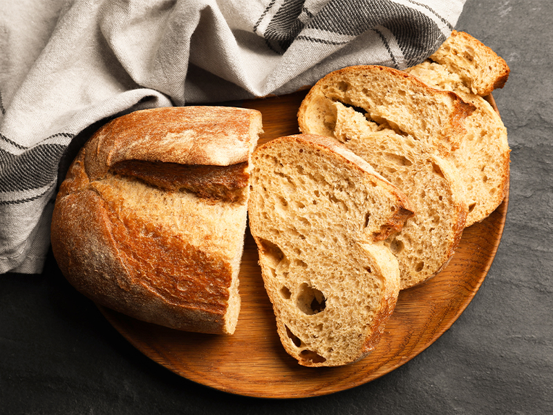 PAN-EN-SARTEN-receta Hornear en casa es un placer incomparable: el aroma del pan, la textura crujiente y la satisfacción de crear con tus manos algo exquisito que puedes disfrutar con todos tus…