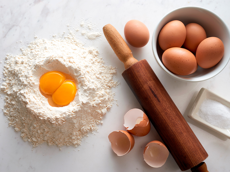 En panadería casera, uno de los secretos menos mencionados pero más decisivos es el mise en place, expresión francesa que significa “todo en su lugar”. No se trata solo de…