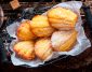 ¿Alguna vez probaste una madeleine y sentiste que te transportabas a otro tiempo? Estas pequeñas joyas de la repostería francesa no solo conquistan a todos por su textura esponjosa y…